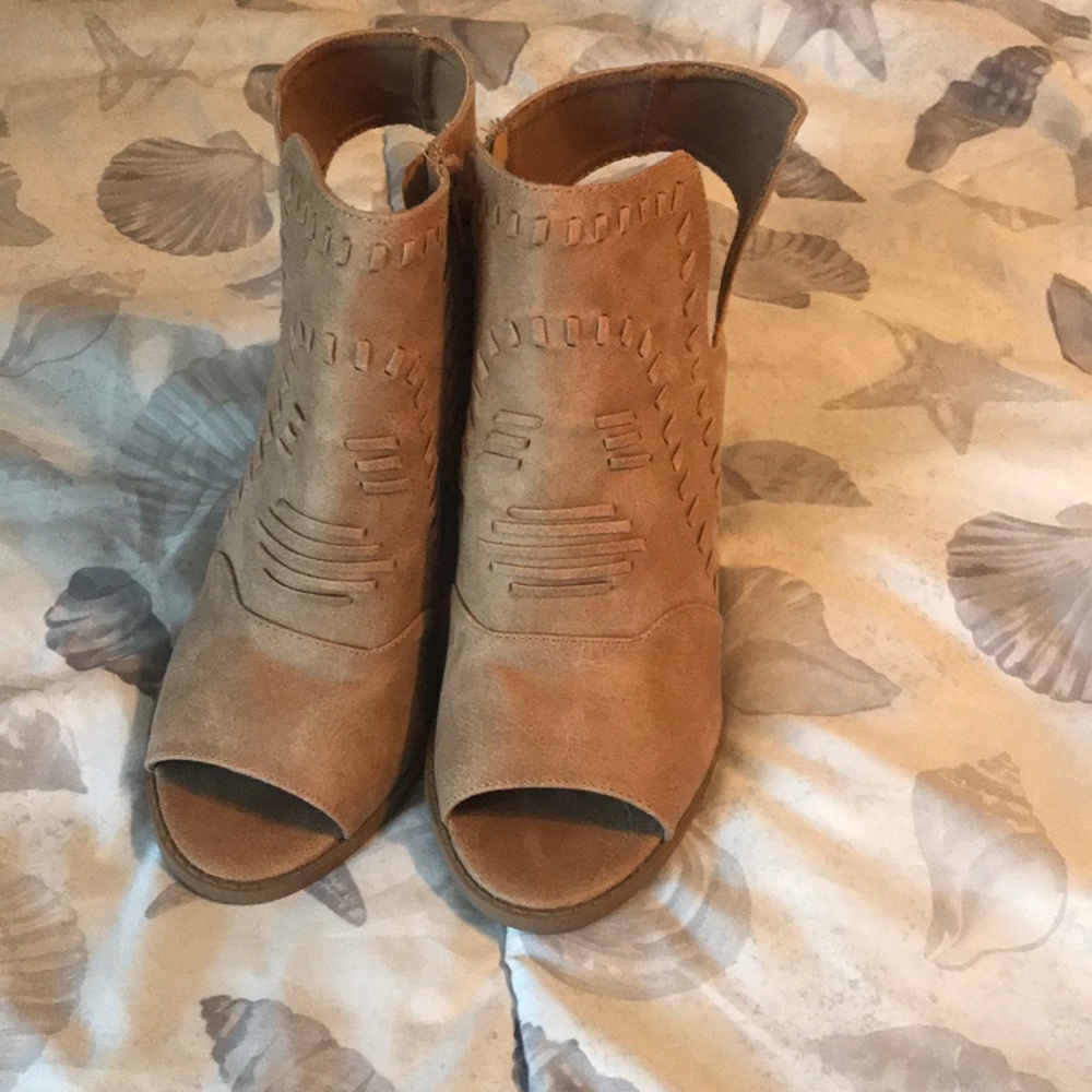 Open toe wedges